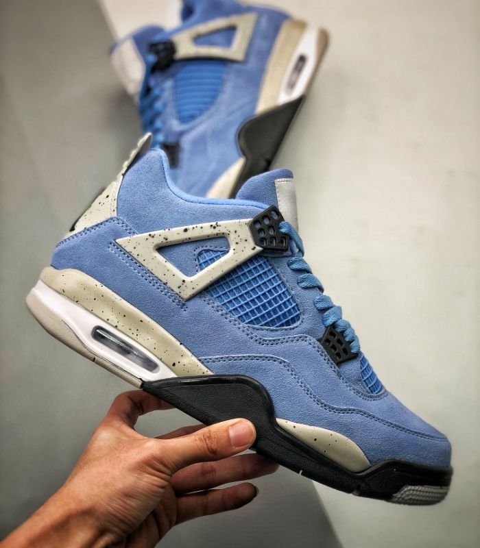 Air-Jordan-4-Retro-University-Blue-CT8527-400-3.jpg