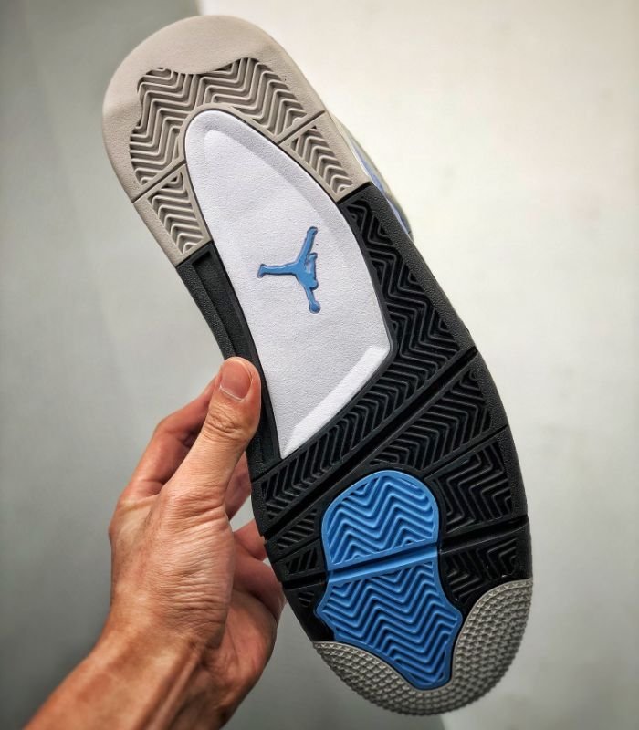 Air-Jordan-4-Retro-University-Blue-CT8527-400-6.jpg