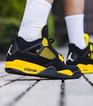 Air Jordan 4 Retro Thunder (2023)