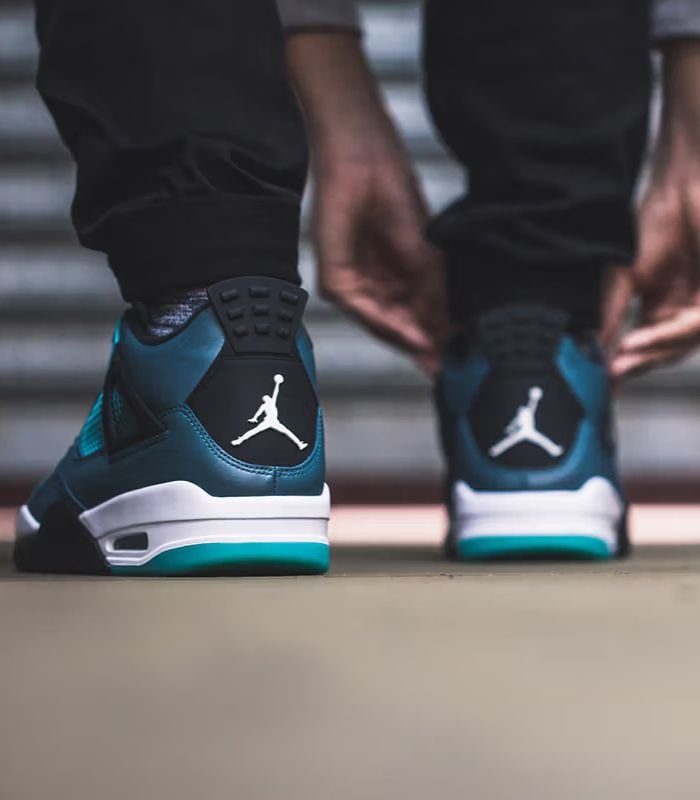 https___hypebeast.com_image_2015_03_a-closer-look-at-the-air-jordan-4-retro-teal-2.jpg
