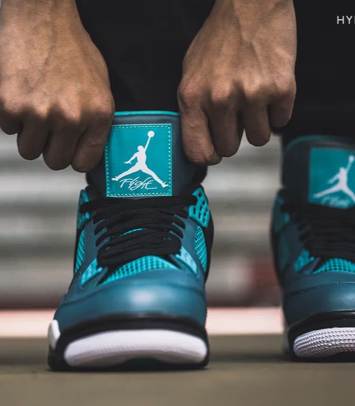https___hypebeast.com_image_2015_03_a-closer-look-at-the-air-jordan-4-retro-teal-3.jpg