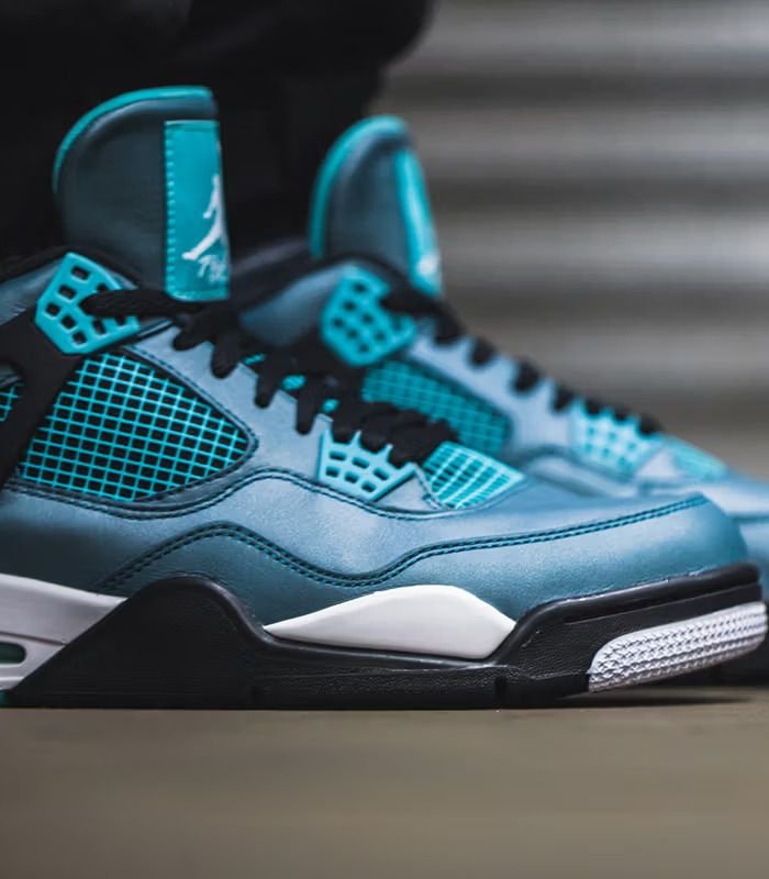 https___hypebeast.com_image_2015_03_a-closer-look-at-the-air-jordan-4-retro-teal-4.jpg