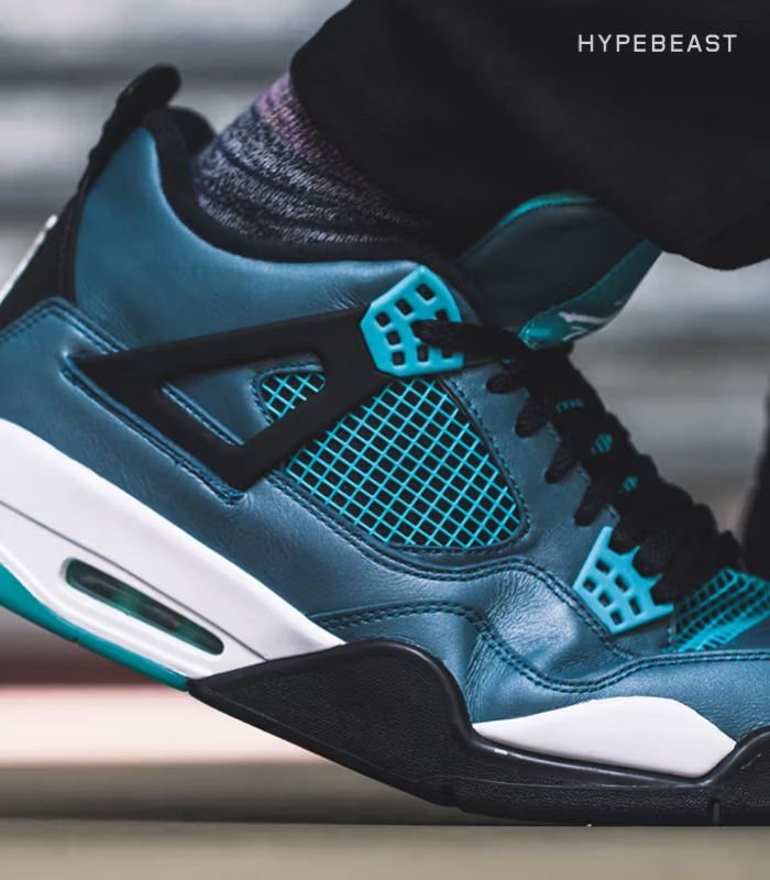 https___hypebeast.com_image_2015_03_a-closer-look-at-the-air-jordan-4-retro-teal-5.jpg