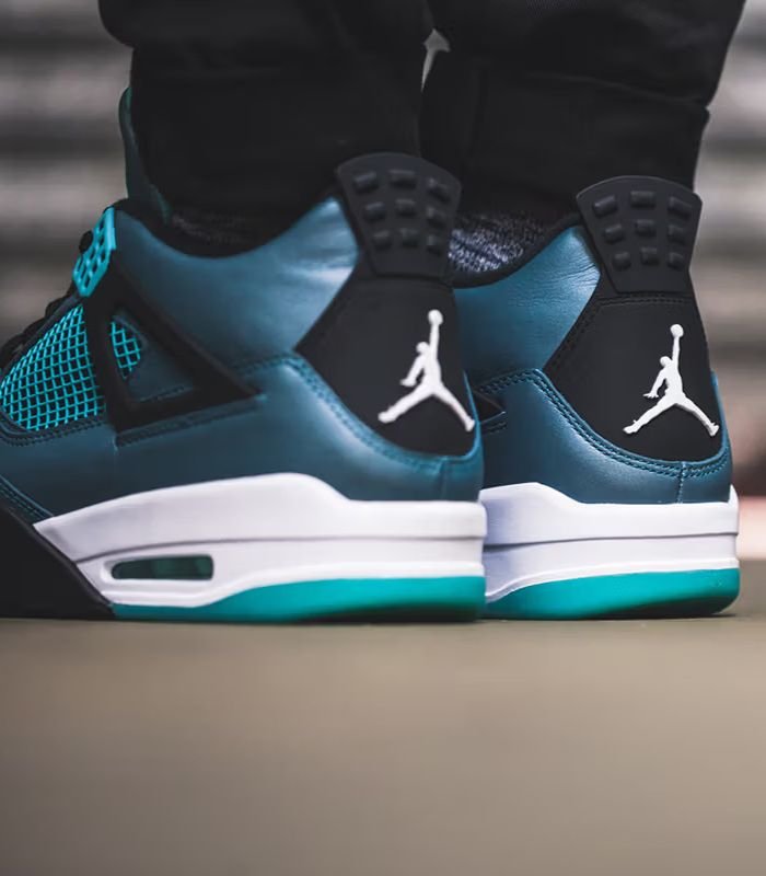 https___hypebeast.com_image_2015_03_a-closer-look-at-the-air-jordan-4-retro-teal-6.jpg