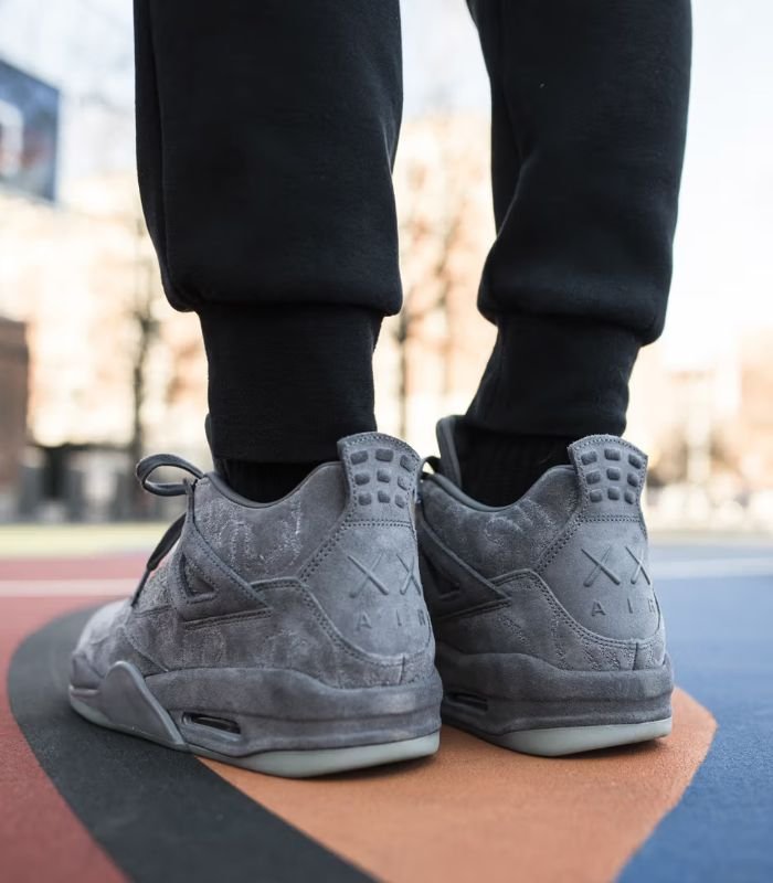 https___hypebeast.com_image_2017_04_kaws-air-jordan-4-best-instagram-shots-1.jpg