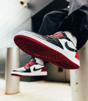 Air Jordan 1 Low Black Toe 2019