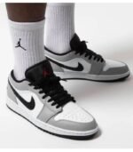 Air-Jordan-1-Low-Light-Smoke-Grey-553558-030-1.jpg