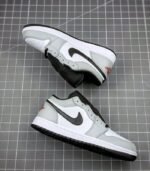 Air-Jordan-1-Low-Light-Smoke-Grey-553558-030-5.jpg