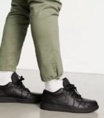 Air-Jordan-1-Low-Triple-Black-553558-091-3.jpg
