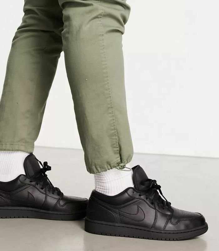 Air-Jordan-1-Low-Triple-Black-553558-091-3.jpg
