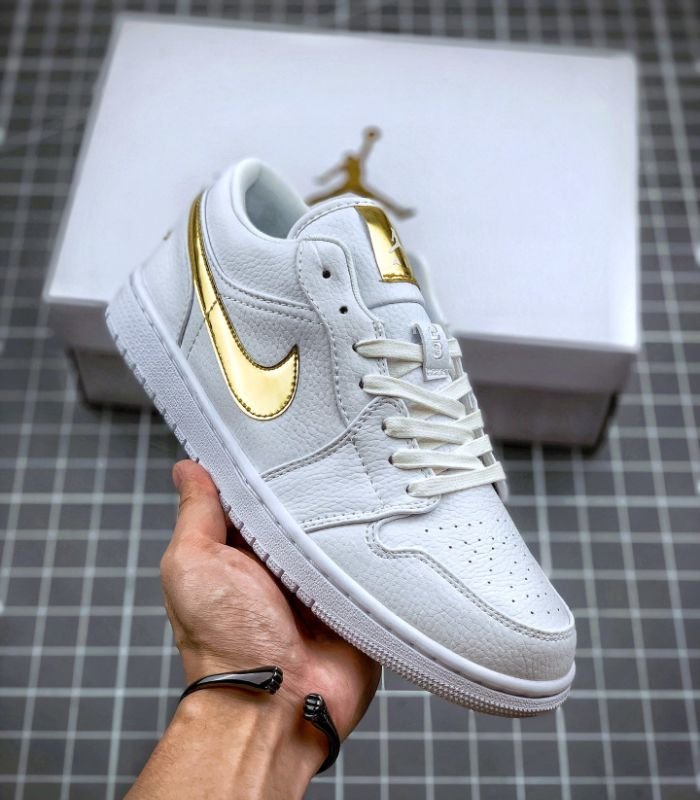 Air-Jordan-1-Low-White-Metallic-Gold-Womens-CZ4776-100-2.jpg