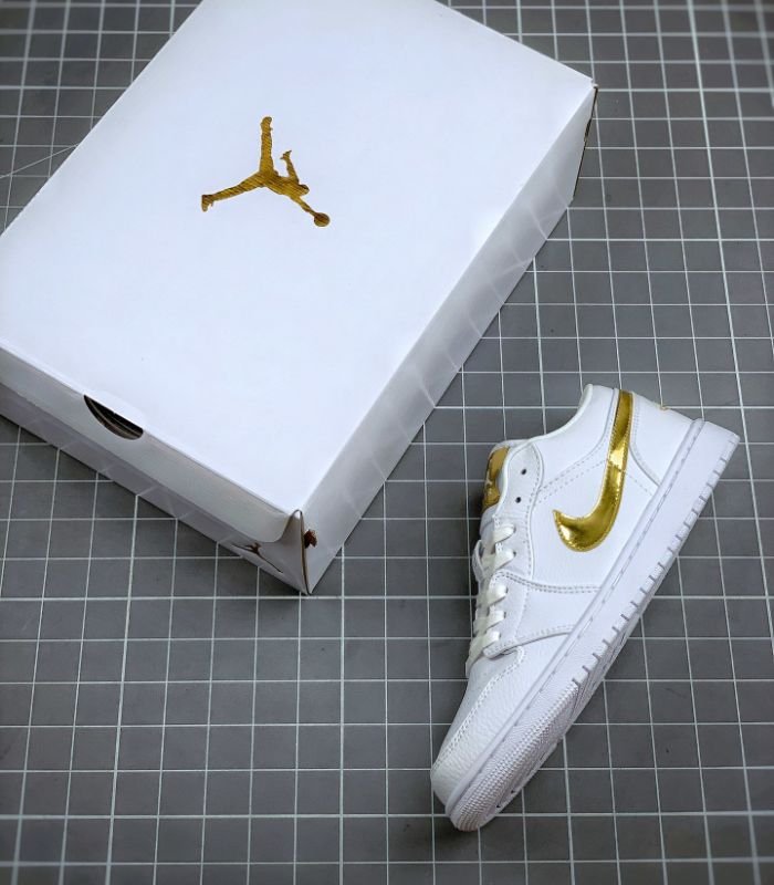 Air-Jordan-1-Low-White-Metallic-Gold-Womens-CZ4776-100-3.jpg