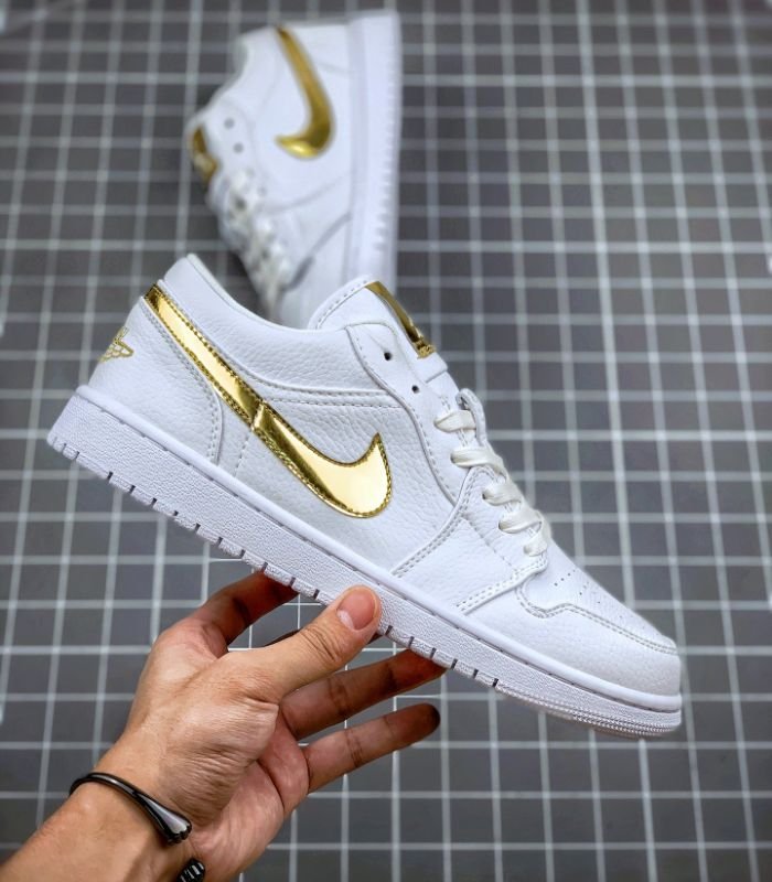 Air-Jordan-1-Low-White-Metallic-Gold-Womens-CZ4776-100-4.jpg