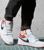 Air-Jordan-1-Low-White-University-Red-Black-553558-118-1.jpg