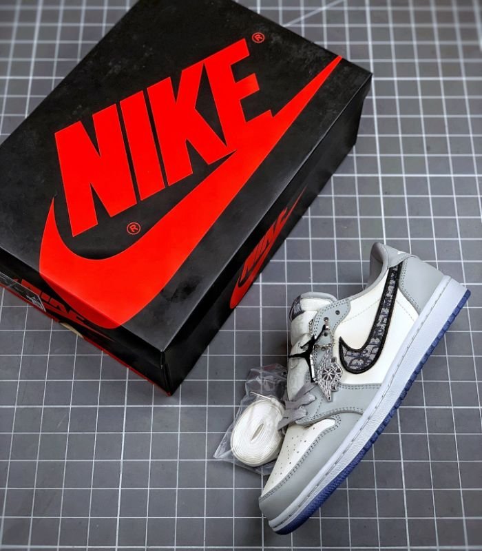Air-Jordan-1-Retro-Low-Dior-CN8608-002-2.jpg