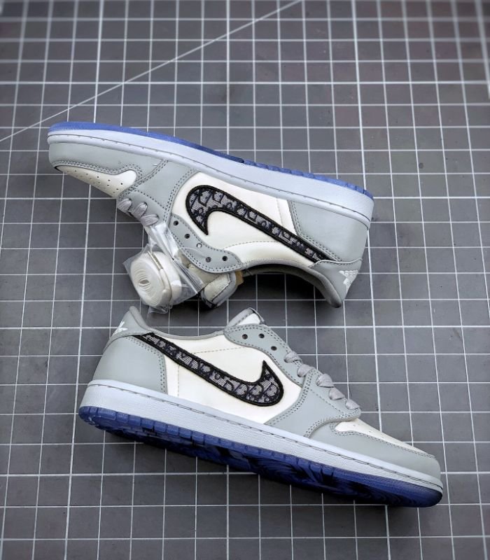 Air-Jordan-1-Retro-Low-Dior-CN8608-002-4.jpg