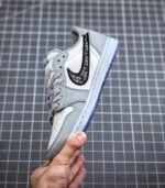 Air-Jordan-1-Retro-Low-Dior-CN8608-002-5.jpg