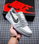 Air-Jordan-1-Retro-Low-Dior-CN8608-002-6.jpg