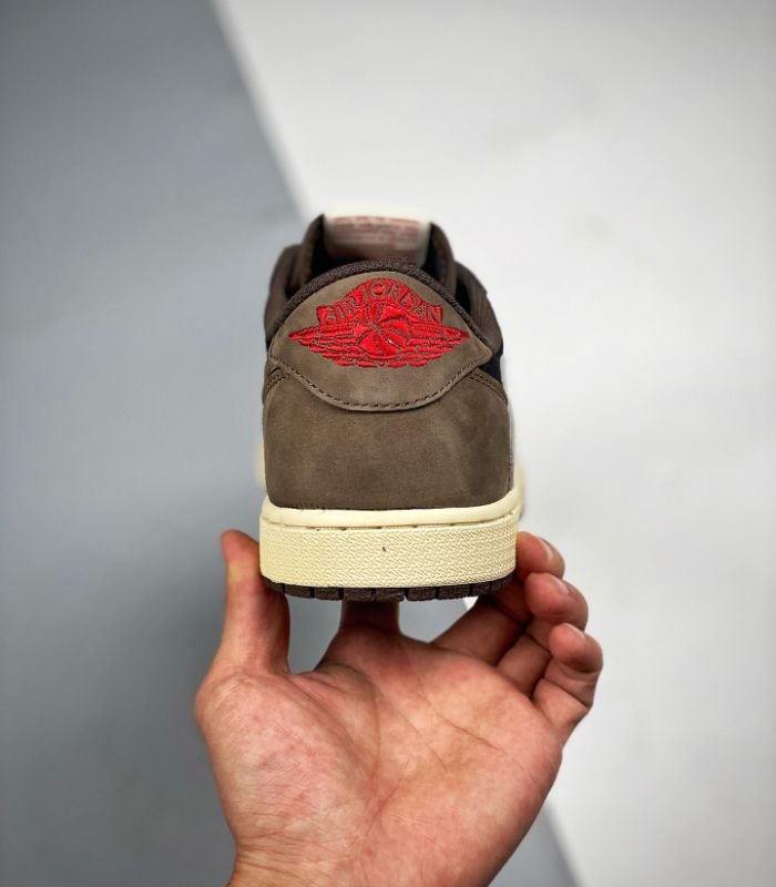 Air-Jordan-1-Retro-Low-OG-SP-Travis-Scott-Mocha-CQ4277-001-5.jpg