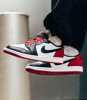Air Jordan 1 Retro Low OG Black Toe (2023)