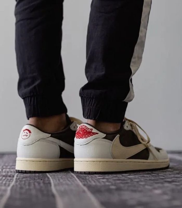 travis-scott-air-jordan-1-low-cactus-jack-reverse-mocha-photos-2-1.jpg