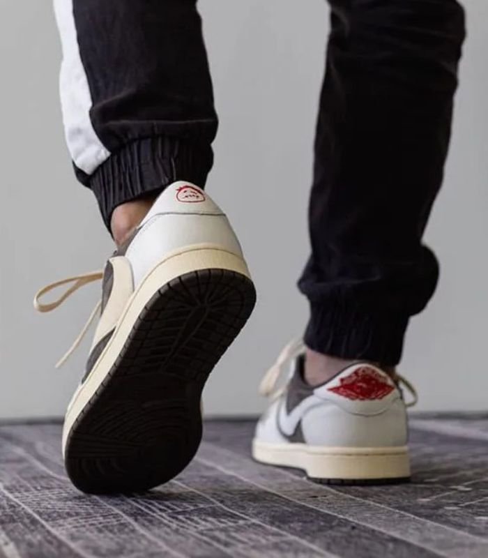 travis-scott-air-jordan-1-low-cactus-jack-reverse-mocha-photos-3-1.jpg