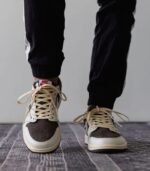travis-scott-air-jordan-1-low-cactus-jack-reverse-mocha-photos-33-1.jpg