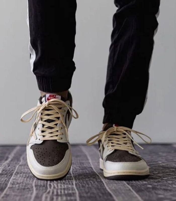 travis-scott-air-jordan-1-low-cactus-jack-reverse-mocha-photos-33-1.jpg
