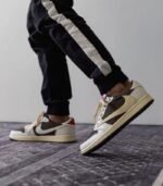 travis-scott-air-jordan-1-low-cactus-jack-reverse-mocha-photos-4-1.jpg